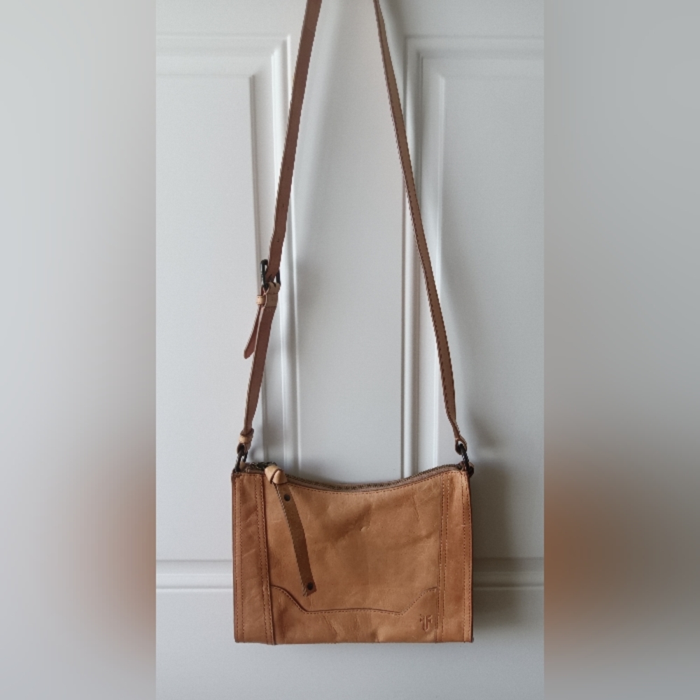 FRYE Melissa crossbody bag purse handbag satchel. Tan/beige distressed l…